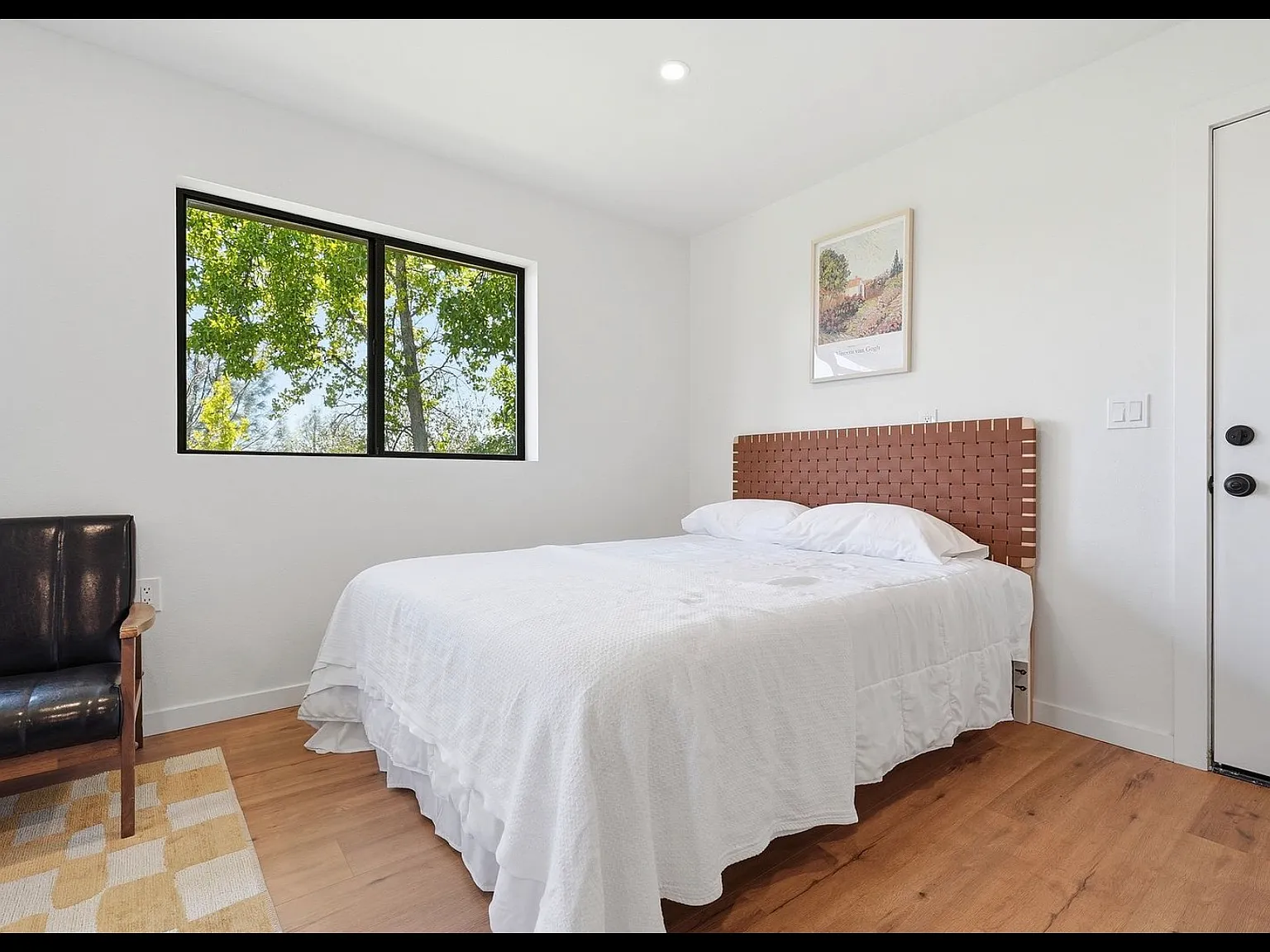 Studio, 400 sqft, $1,400 — Photo 3