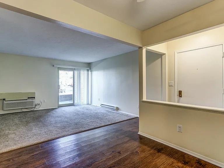 Royalwood Apartments — Photo 9