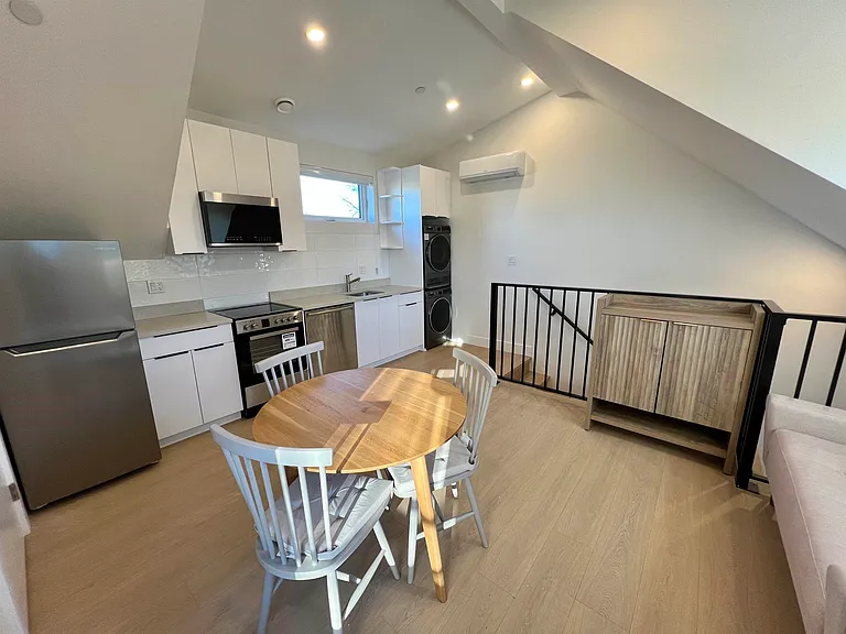 5482 Quebec St — Photo 3
