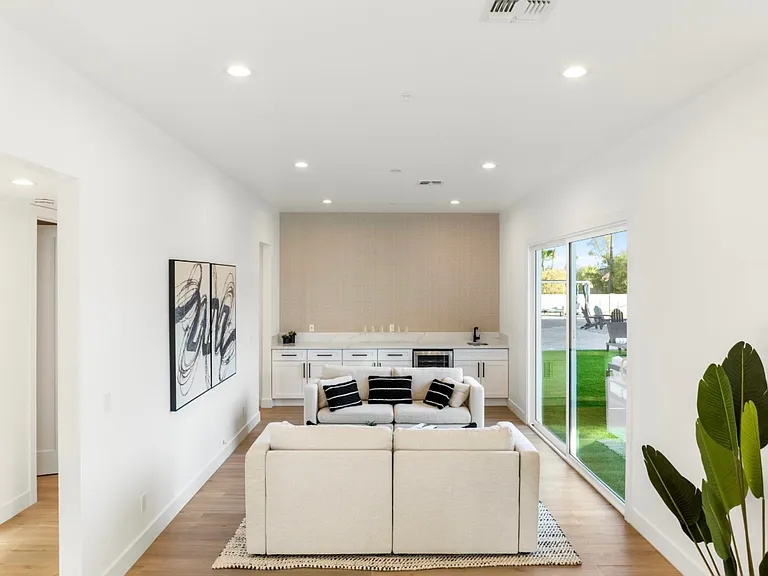 12027 N Miller Rd — Photo 16