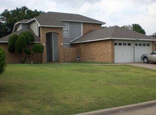 2402 Slaton Dr, Grand Prairie, TX 75052
