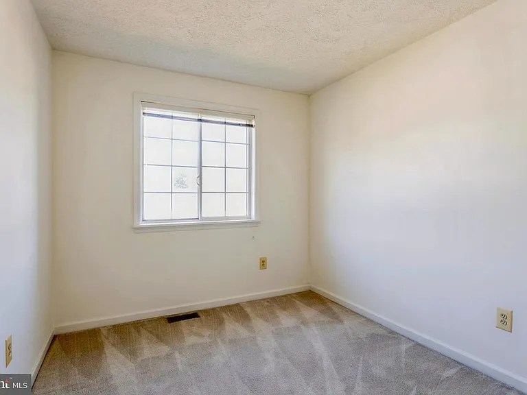 8 Tatler Pl — Photo 11