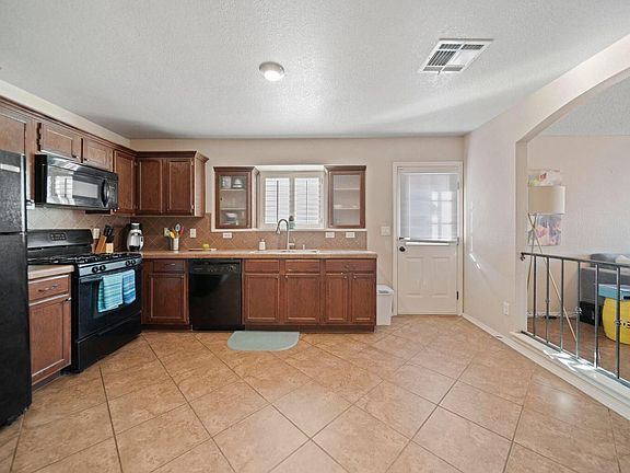 5th image of 13016 Enrique Gomez Dr