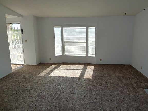2nd image of 19 Agate Circle Dr