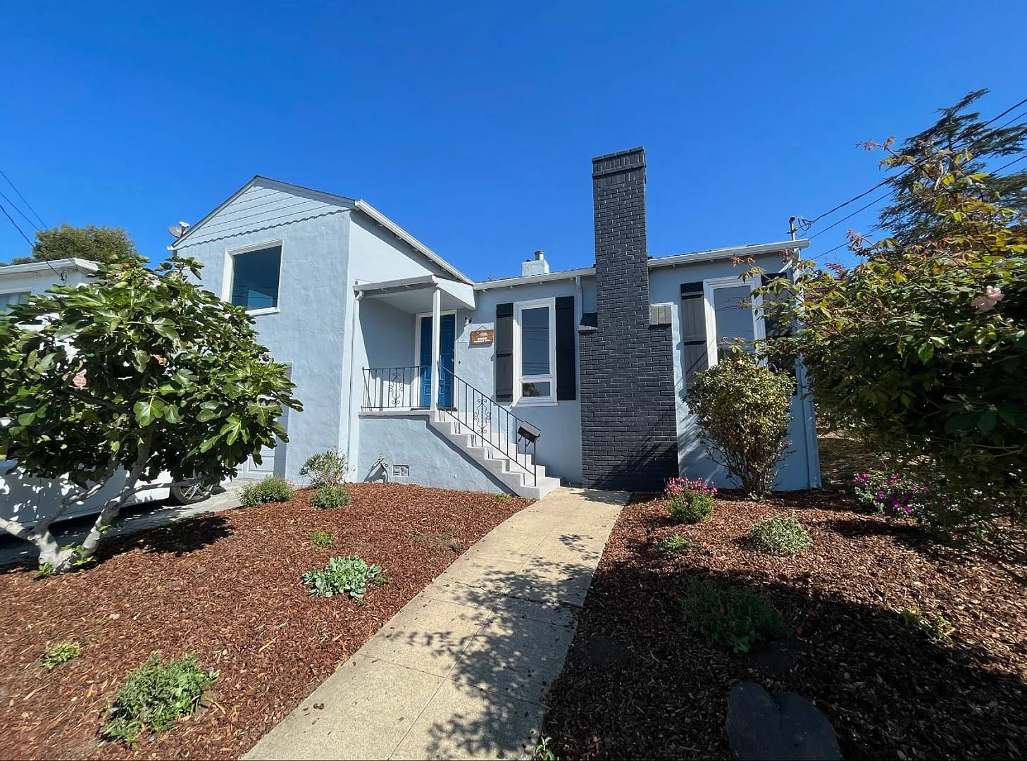 Gorgeous Updated Two Bedroom House W. Bonus Room — Photo 1