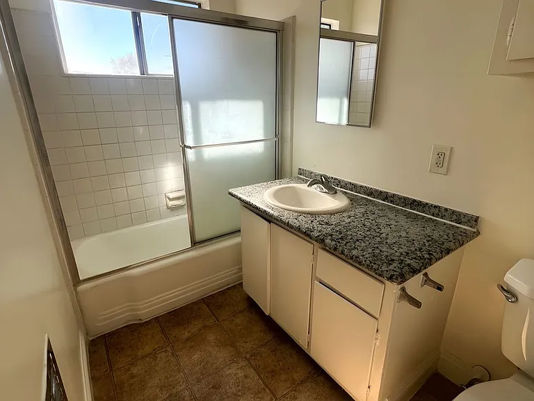 6125 S Victoria Ave — Photo 4