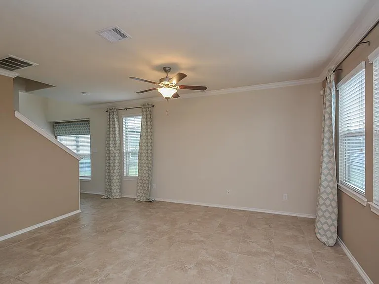 6490 Calgary Woods Ln — Photo 8