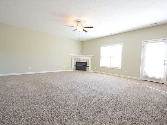 3rd image of 250 High Leaf Dr