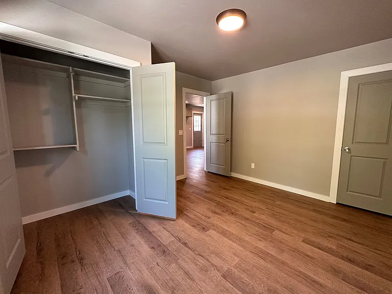 5008 N Asbury Ave — Photo 8