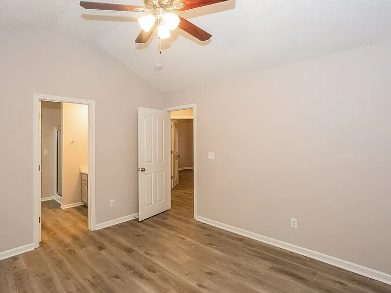 5902 Shining Oak Ln — Photo 14