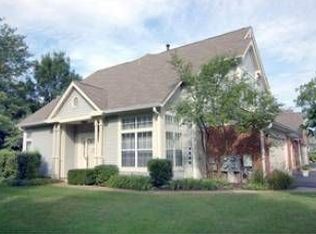 30W041 Penny Ln UNIT F, Warrenville, IL 60555