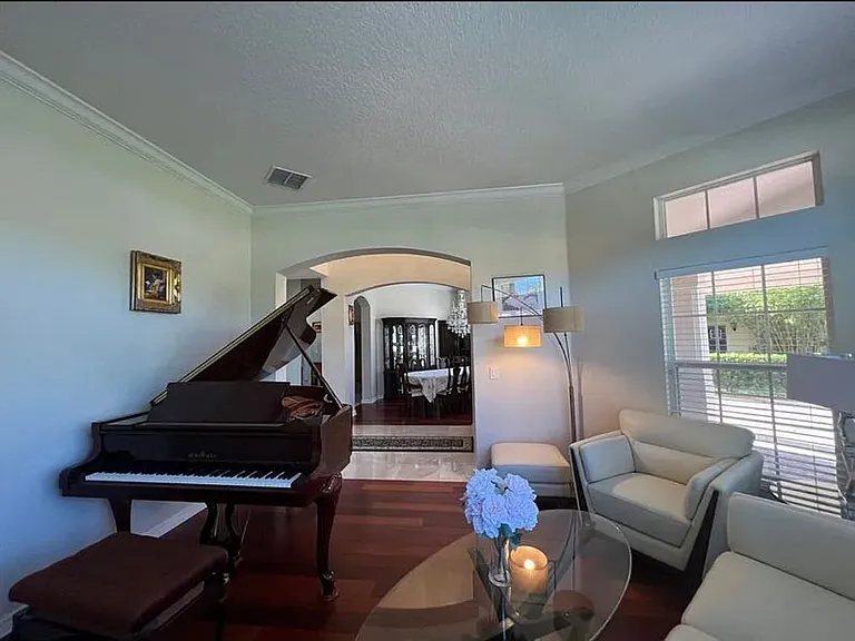 1st floor living room