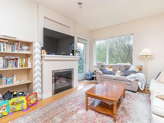 5th image of 4394 W Saanich Rd #202