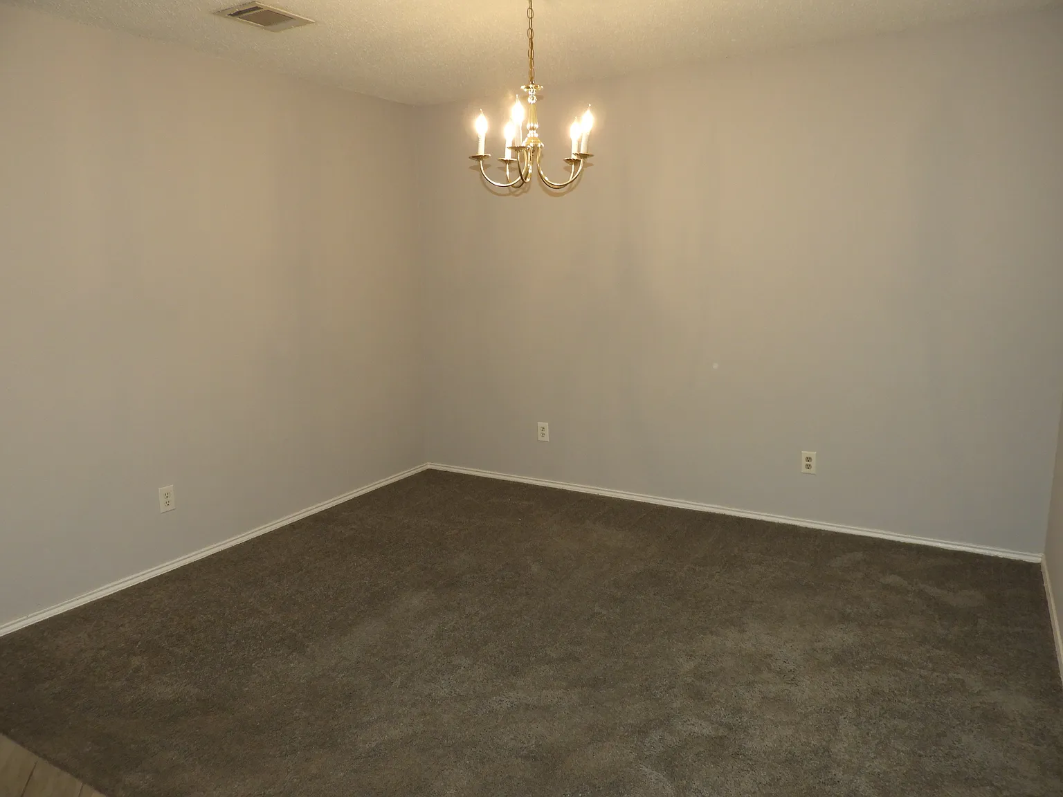 4 bed, 1848 sqft, $2,200 — Photo 2