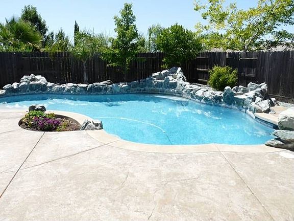 3rd image of 421 Listowe Dr