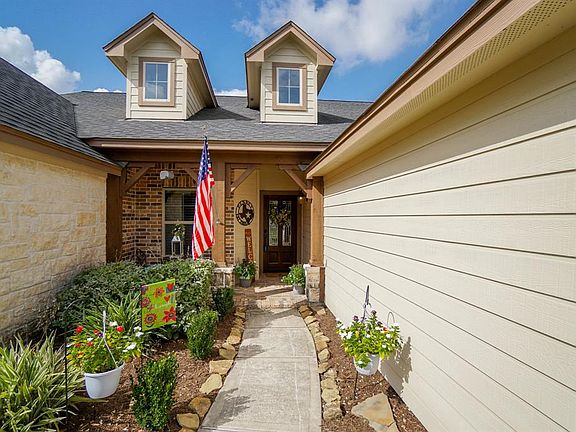3rd image of 406 Briar Creek Ln