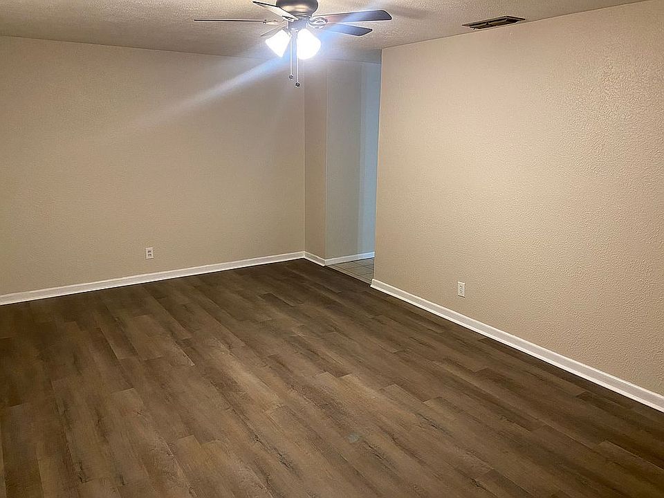 1st image of 1426 E Llano Dr