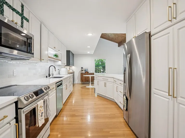 886 Berkeley Ave — Photo 3