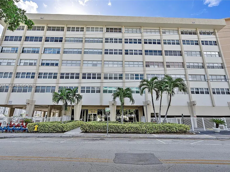 111 Golden Isles Dr #F2 — Photo 2