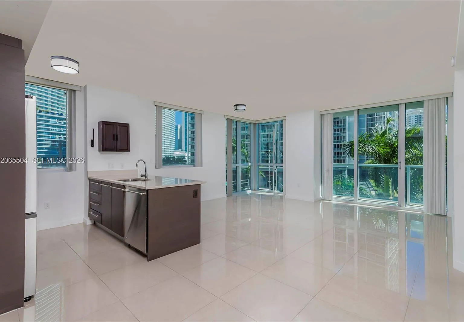 500 Brickell East Condo — Photo 1
