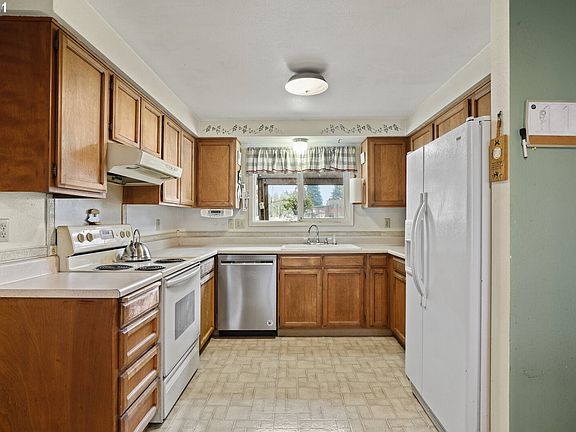 2nd image of 1301 NE 98th Ave
