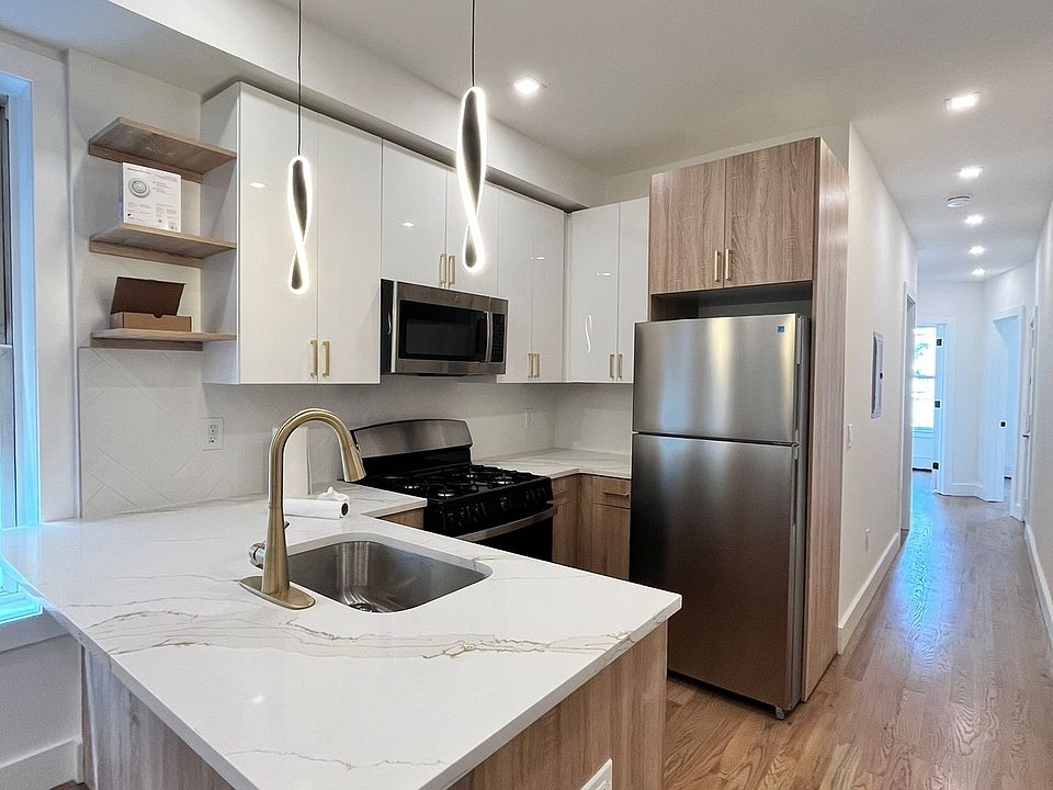 1st image of 232 Van Horne St APT 3