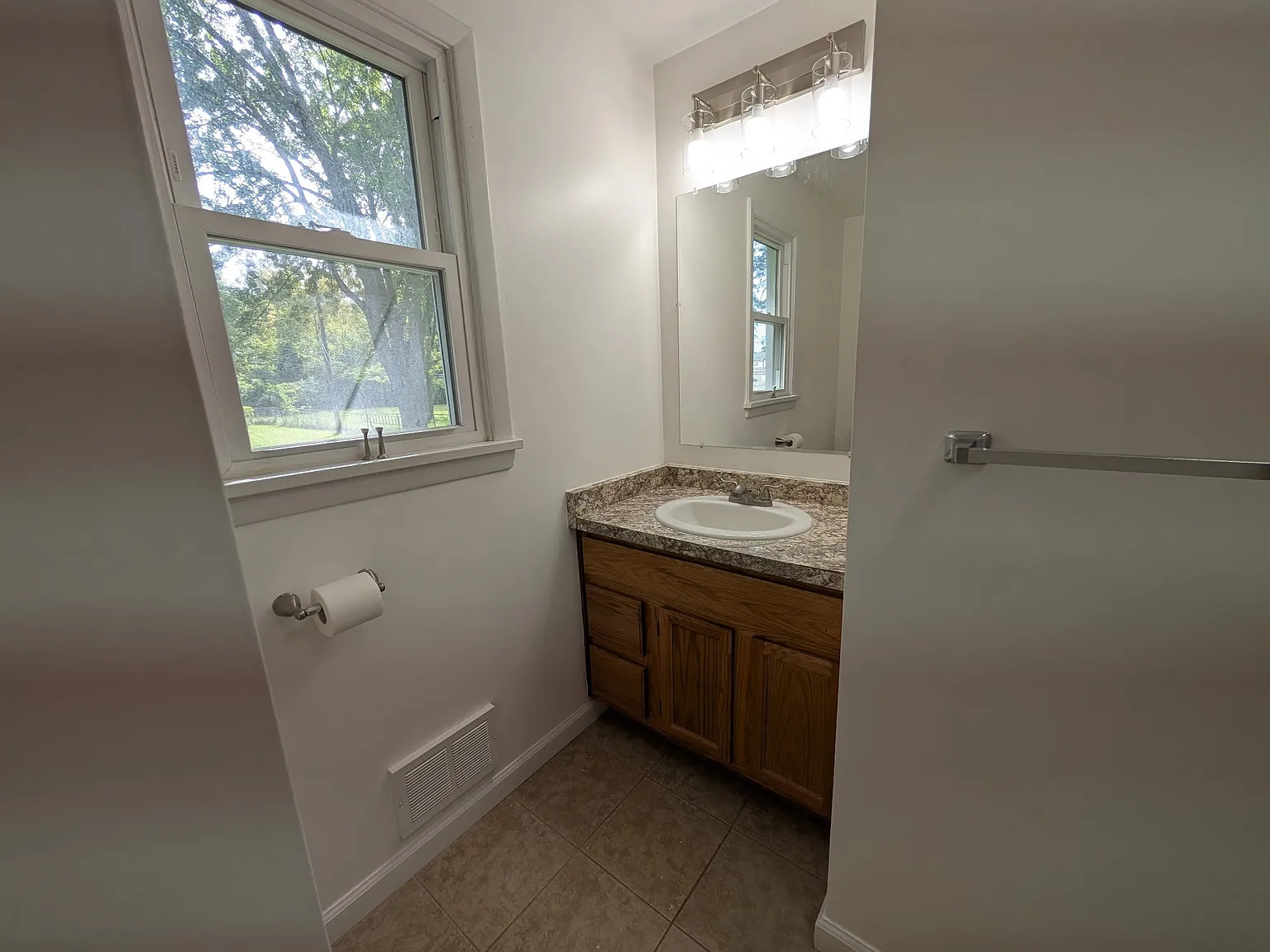 One bedroom, duplex in Spencerport with your own driveway — Photo 3