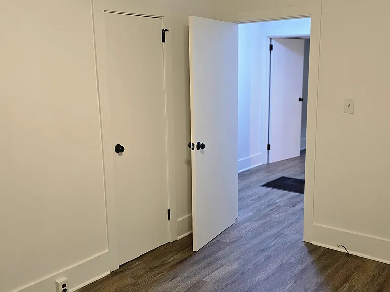 615 W Grady St — Photo 13