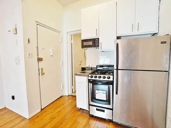 453 West 46th Street image 1 of 5