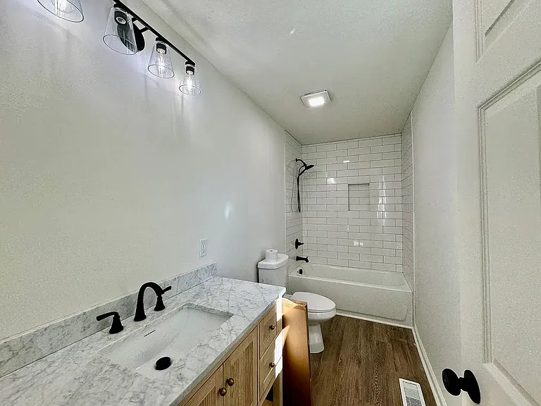 351 Fox St SW — Photo 2