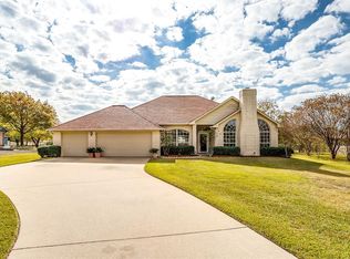 4020 Walnut Ln, Midlothian, TX 76065