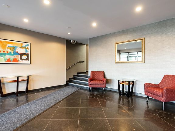 4th image of 6 Birchwood Ct APT 1A