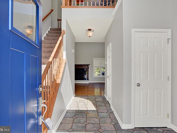2nd image of 8 Meadowood Pl