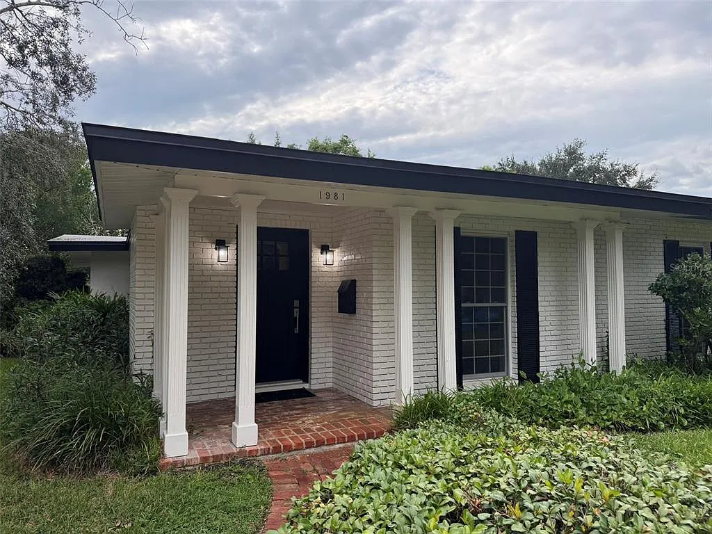 5 bed, 2.0 bath, 2750 sqft, $6,495 — Photo 2