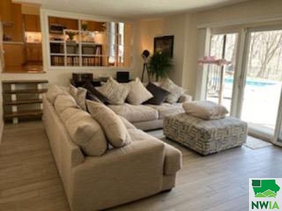 5th image of 620 Buckwalter Dr