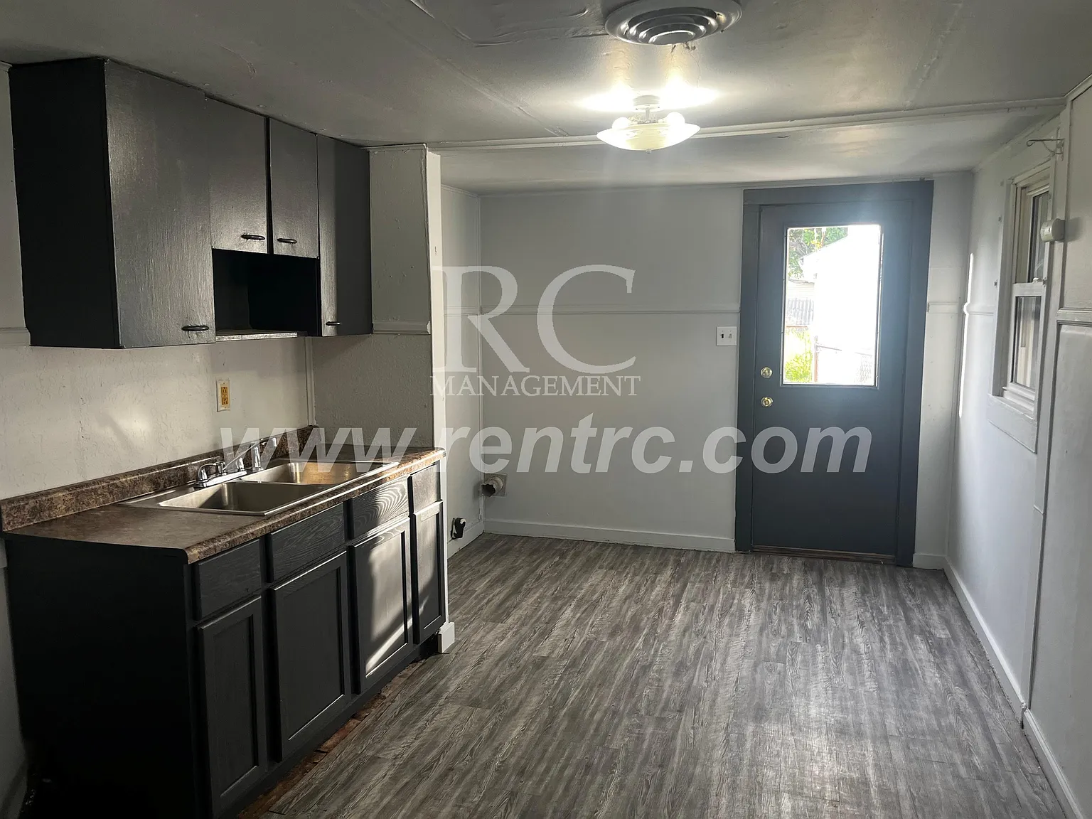 2 bed, 1000 sqft, $895 — Photo 2