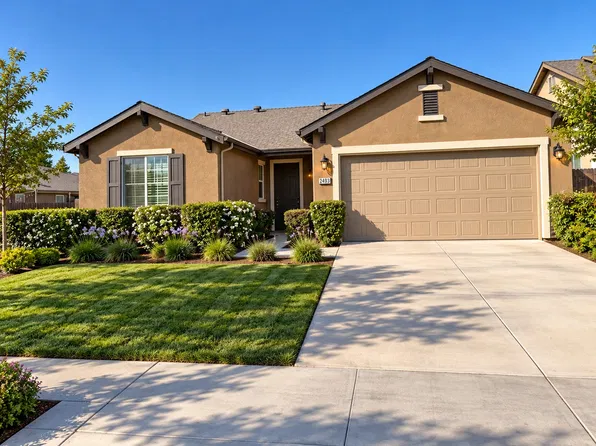2493 Lindquist St, Kingsburg, CA 93631