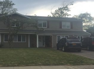106 Cedar Point Dr, West Islip, NY 11795