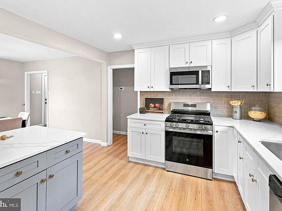 4th image of 106 Lakeside Dr