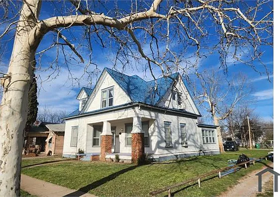 414 N Main St — Photo 1