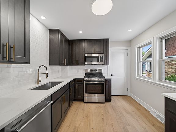 3rd image of 2957 Poplar St