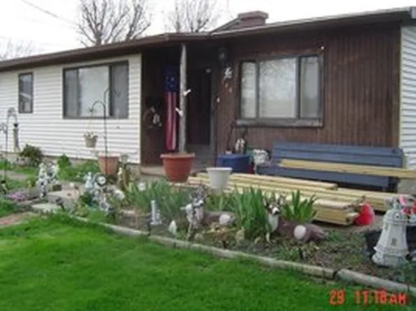 144 Crystal Ct, Bellevue, OH 44811