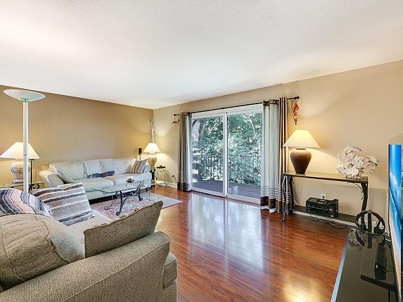 4th image of 10113 34th St W #337