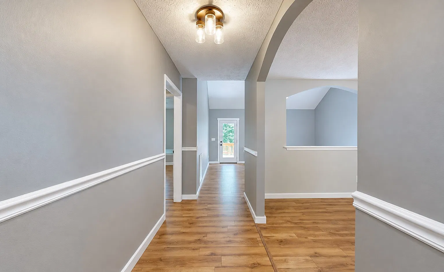 3 bed, 1225 sqft, $1,950 — Photo 2