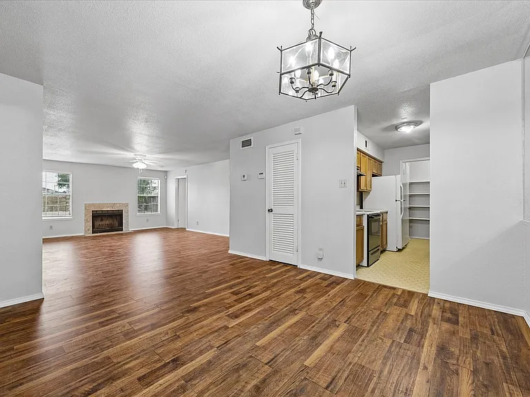 9700 Leawood Blvd #702 — Photo 3