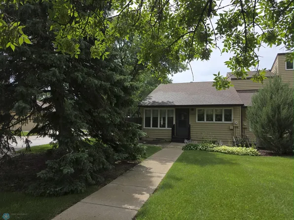 2525 W Country Club Dr S, Fargo, ND 58103