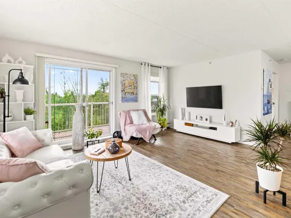 4500 W 45th Ave #308, Innisfail, AB T4G 0A3