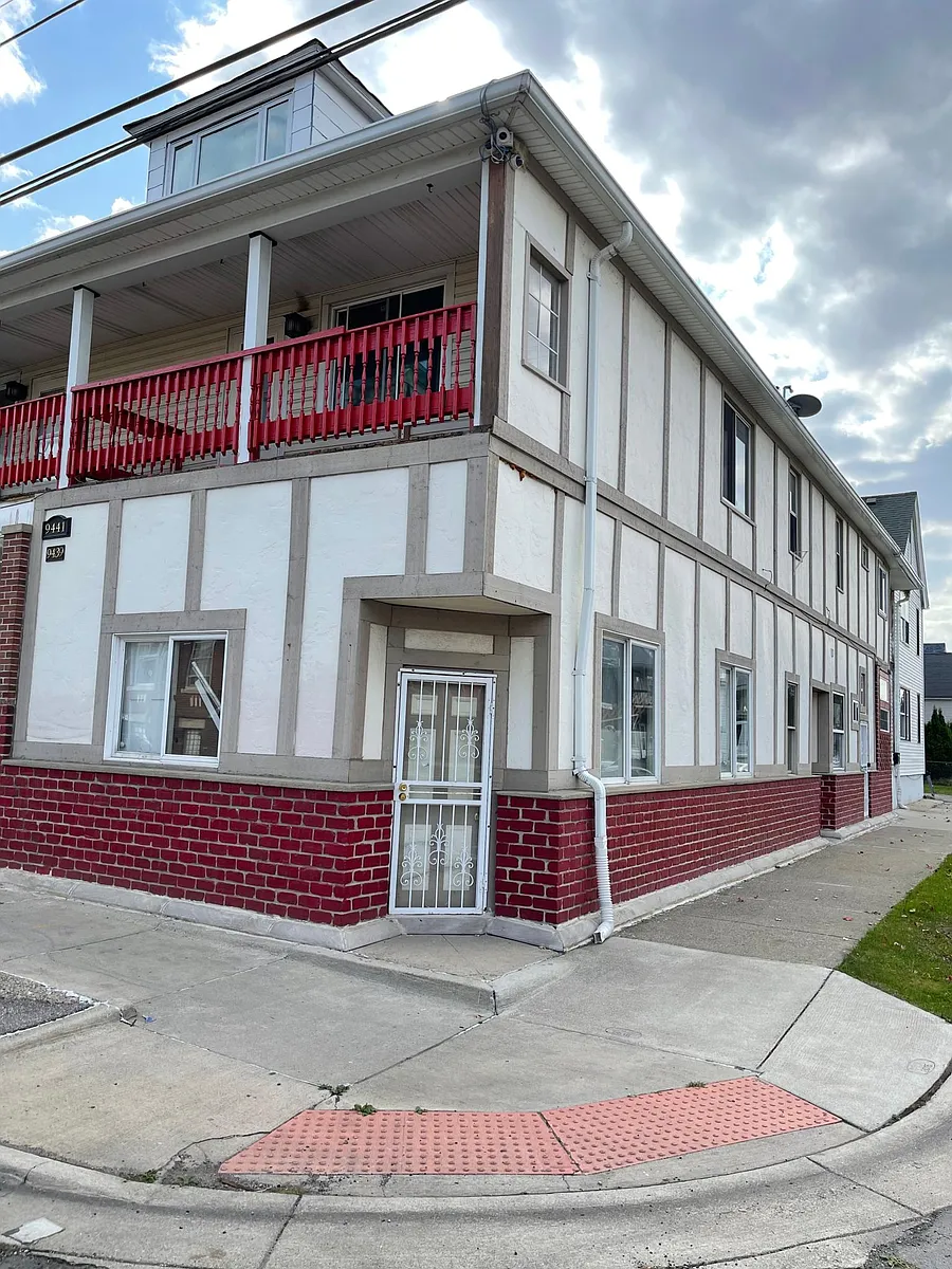 Building Photo - 2348 Poland Ave