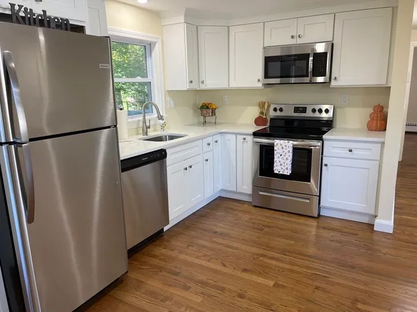 6 Woodcrest Dr, Wakefield, MA 01880