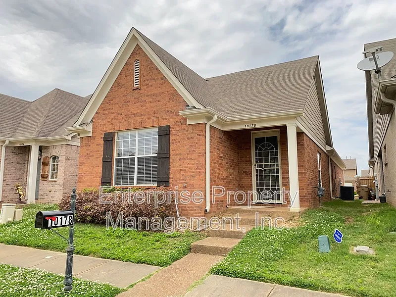 3 bed, 2.0 bath, 1278 sqft, $1,595 — Photo 2